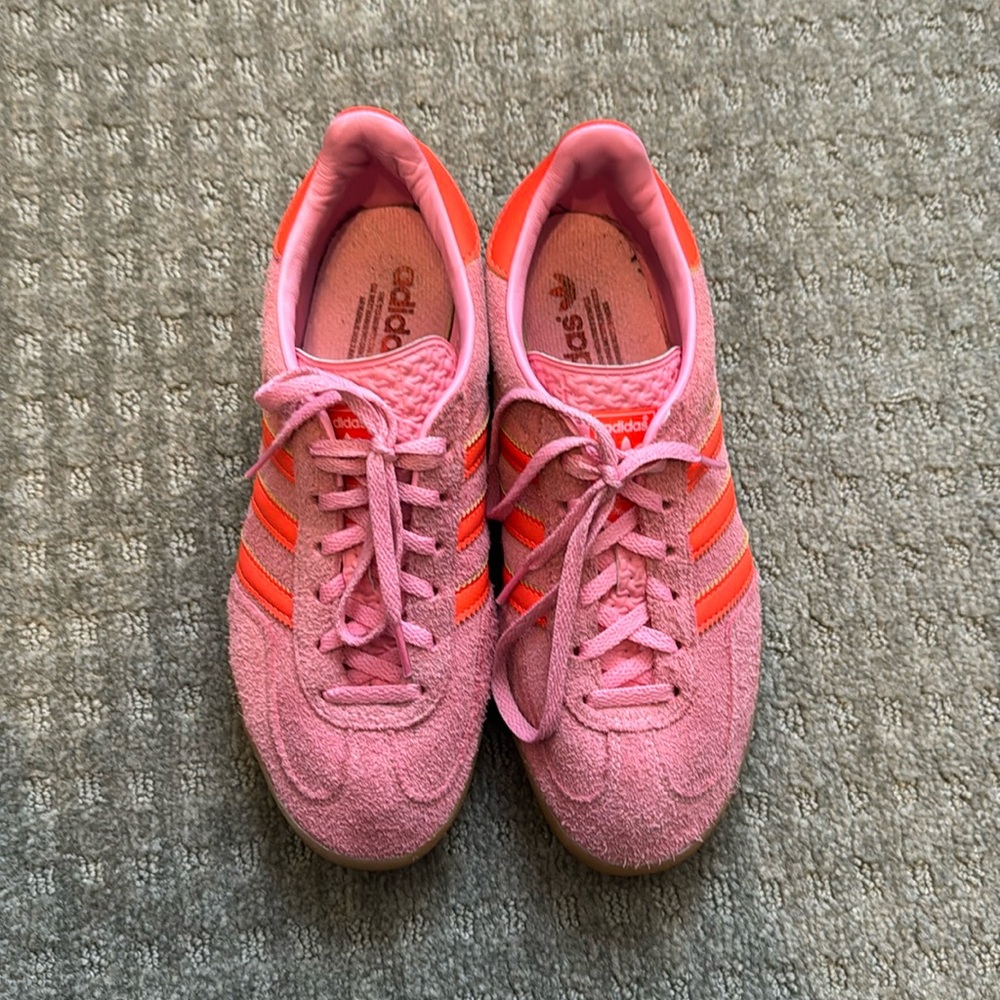 Gazelle - pink and red